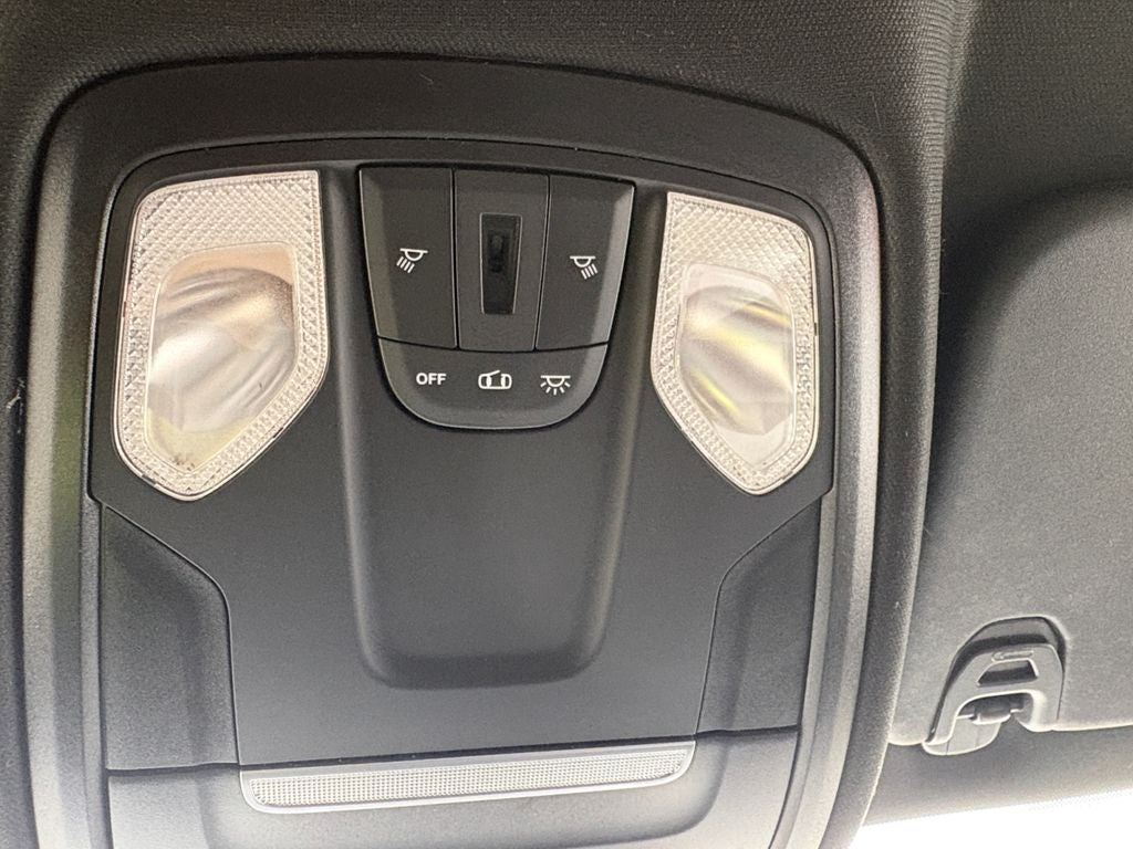 2022 RAM 1500 Tradesman Crew Cab 4x4 5'7' Box