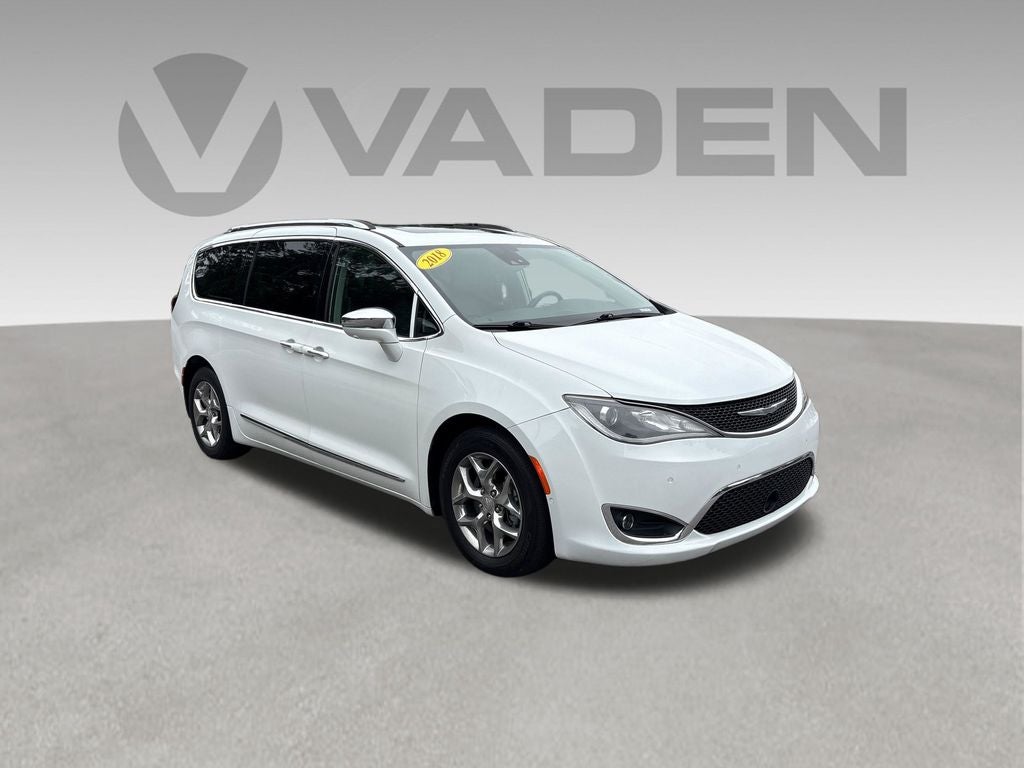 2018 Chrysler Pacifica Limited's photo