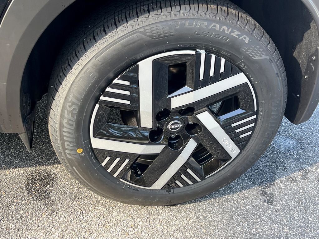 2025 Nissan Kicks SV - Photo 11
