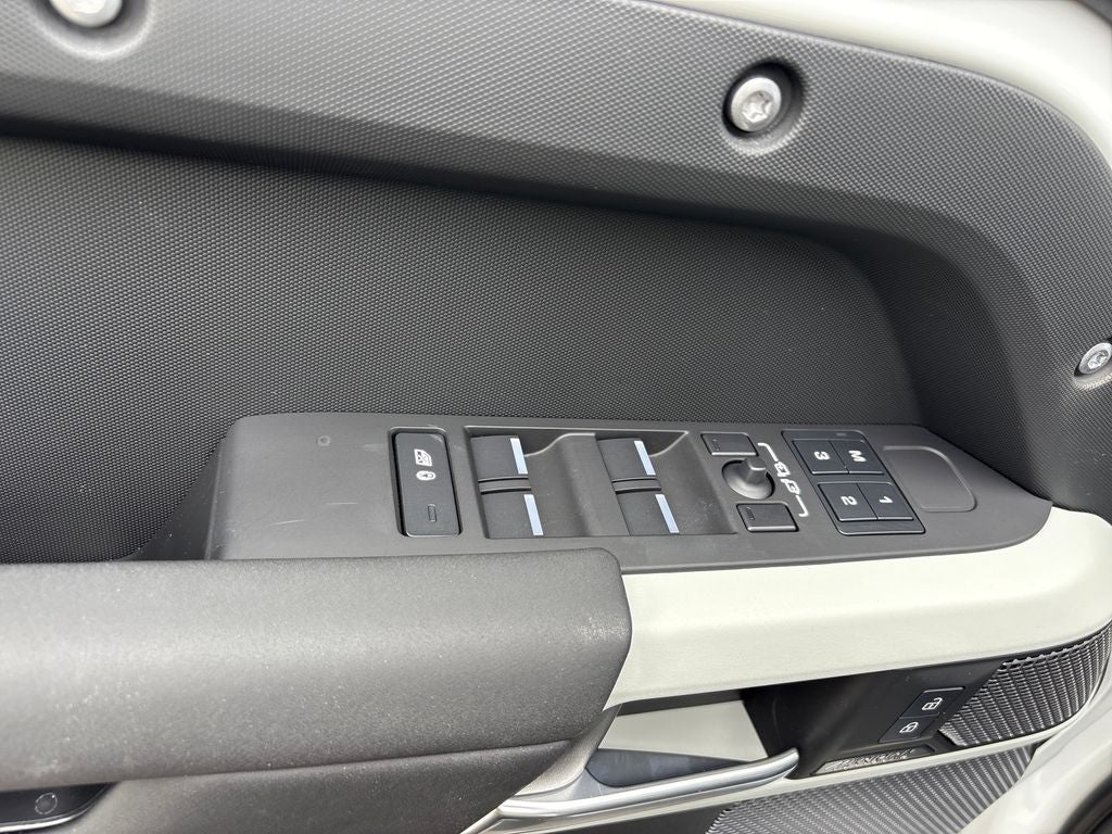 2024 Land Rover Defender 110 SE
