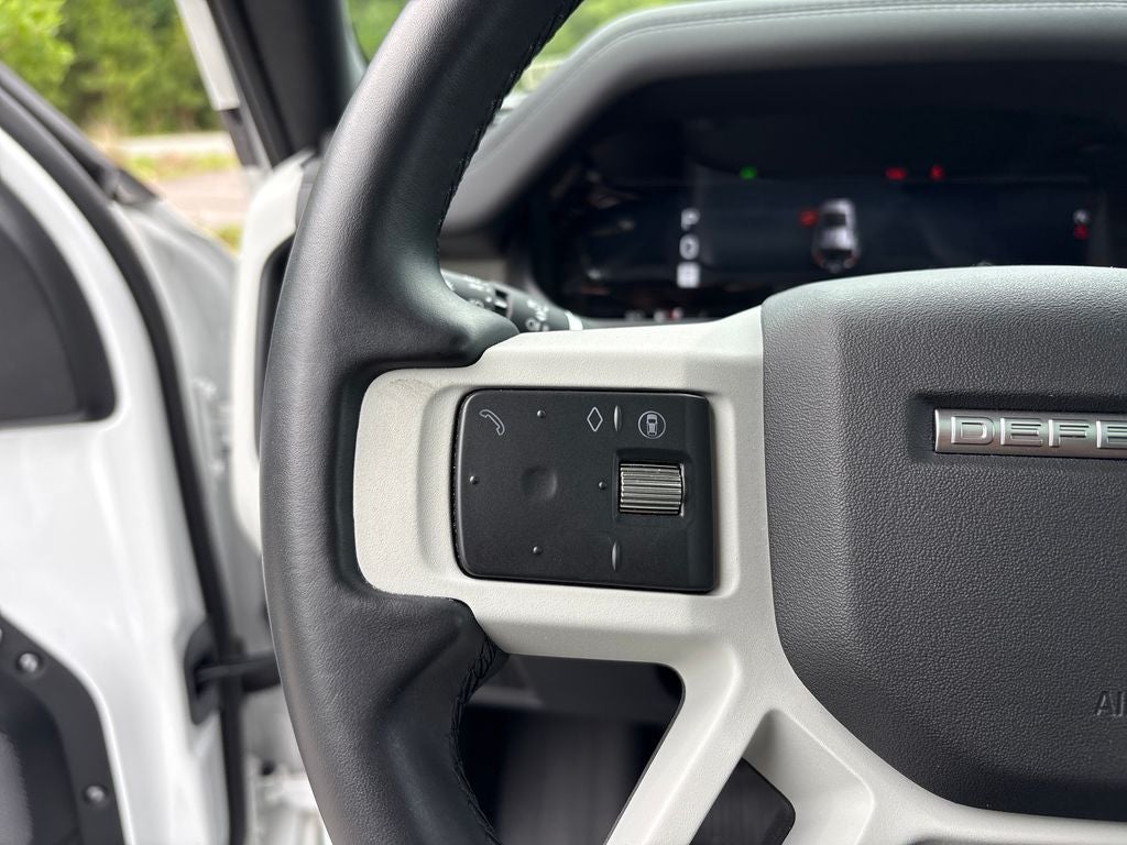 2024 Land Rover Defender 110 SE