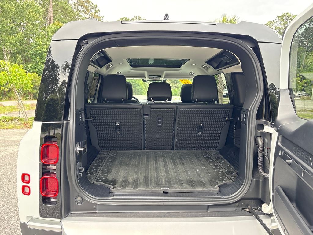 2024 Land Rover Defender 110 SE