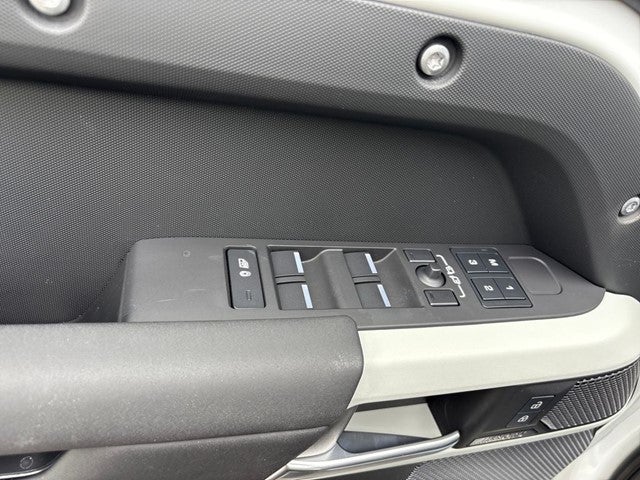 2024 Land Rover Defender 110 SE
