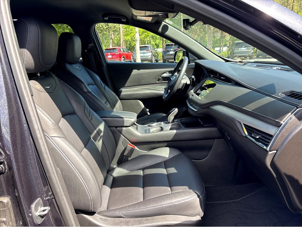 2023 Cadillac XT4 Premium Luxury