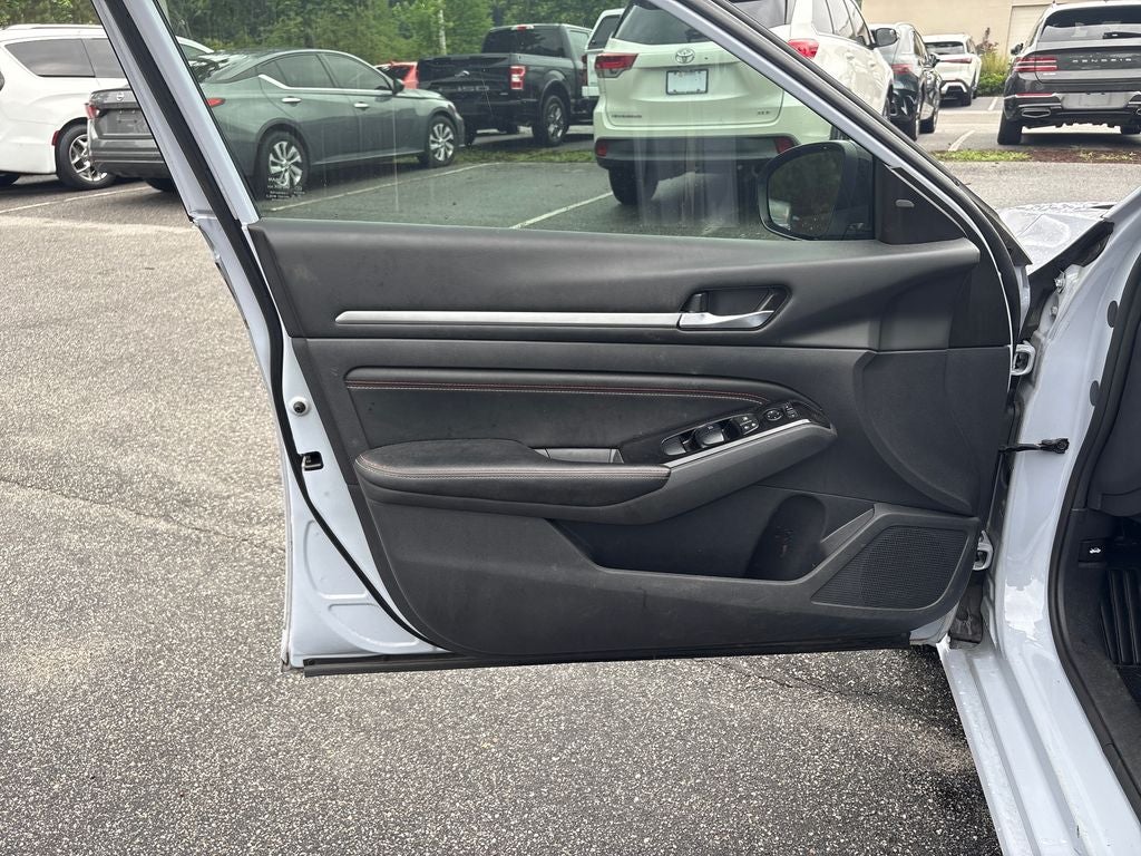 2023 Nissan Altima SR