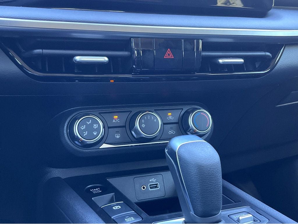 2025 Nissan Kicks S