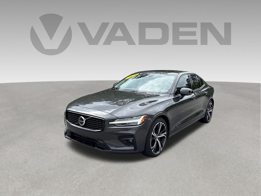 2024 Volvo S60 B5 Plus Dark Theme AWD's photo