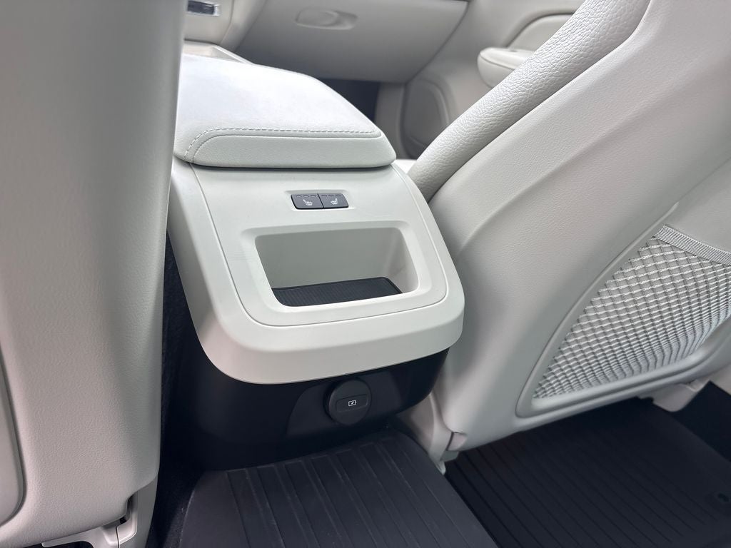 2024 Volvo S60 B5 Plus Dark Theme