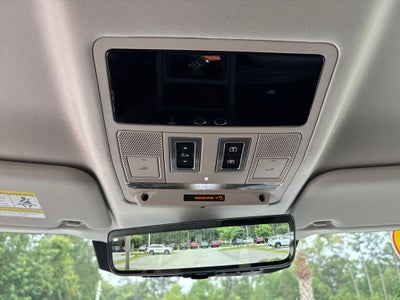 2024 Land Rover Defender 110 SE