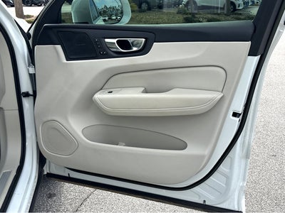 2023 Volvo XC60 Ultimate Bright Theme