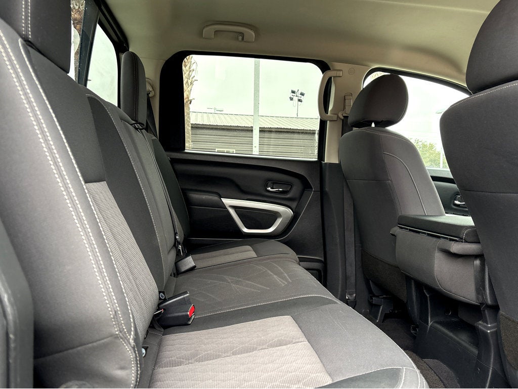 2023 Nissan TITAN Crew Cab SV