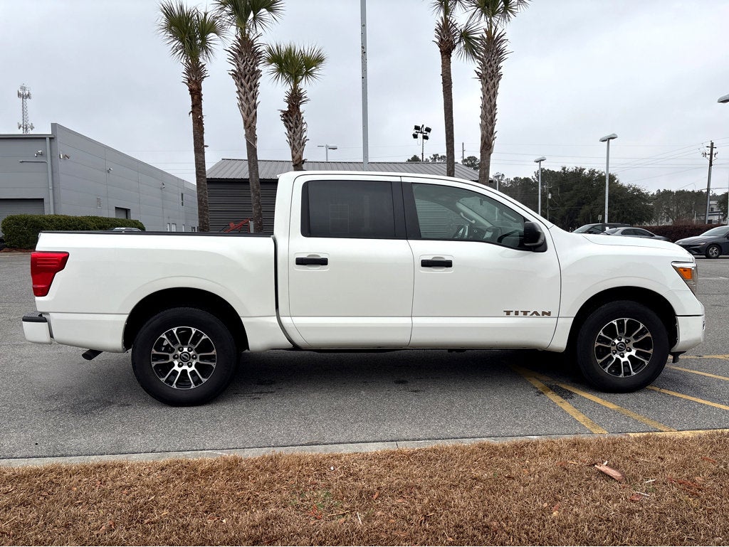 2023 Nissan TITAN Crew Cab SV