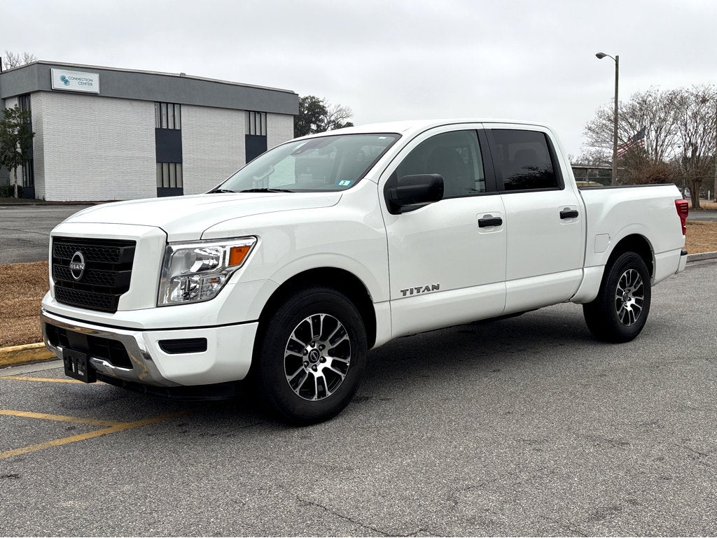 2023 Nissan TITAN Crew Cab SV