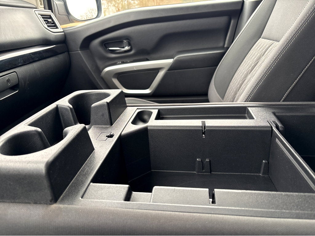 2023 Nissan TITAN Crew Cab SV