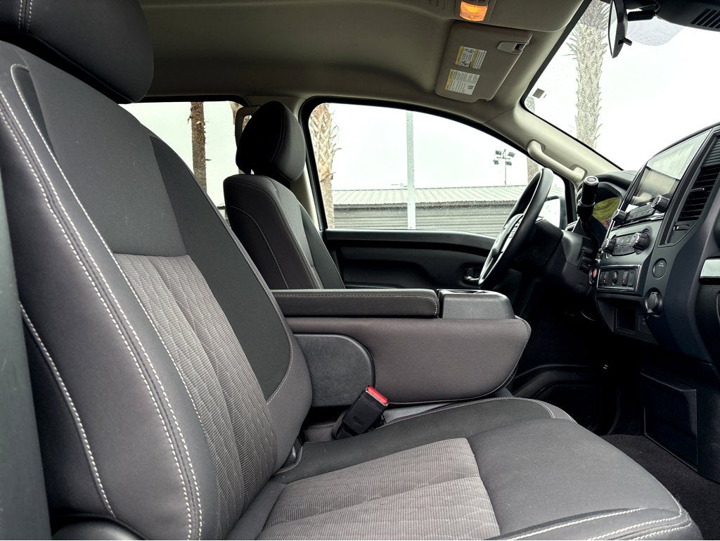 2023 Nissan TITAN Crew Cab SV