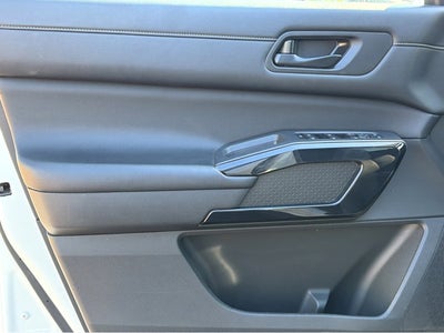 2024 Nissan Pathfinder SV