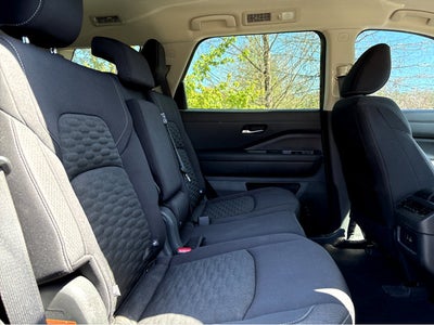 2022 Nissan Pathfinder SV