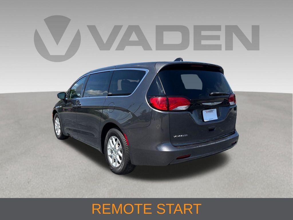 2022 Chrysler Voyager LX