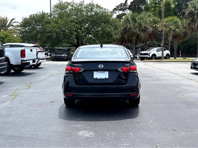 2022 Nissan Versa SR