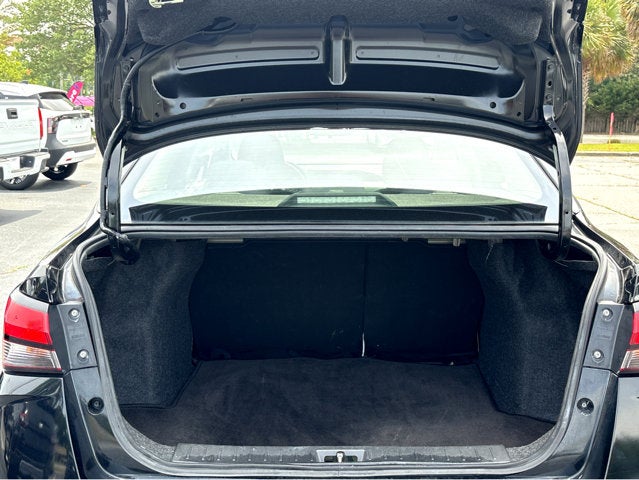 2022 Nissan Versa SR