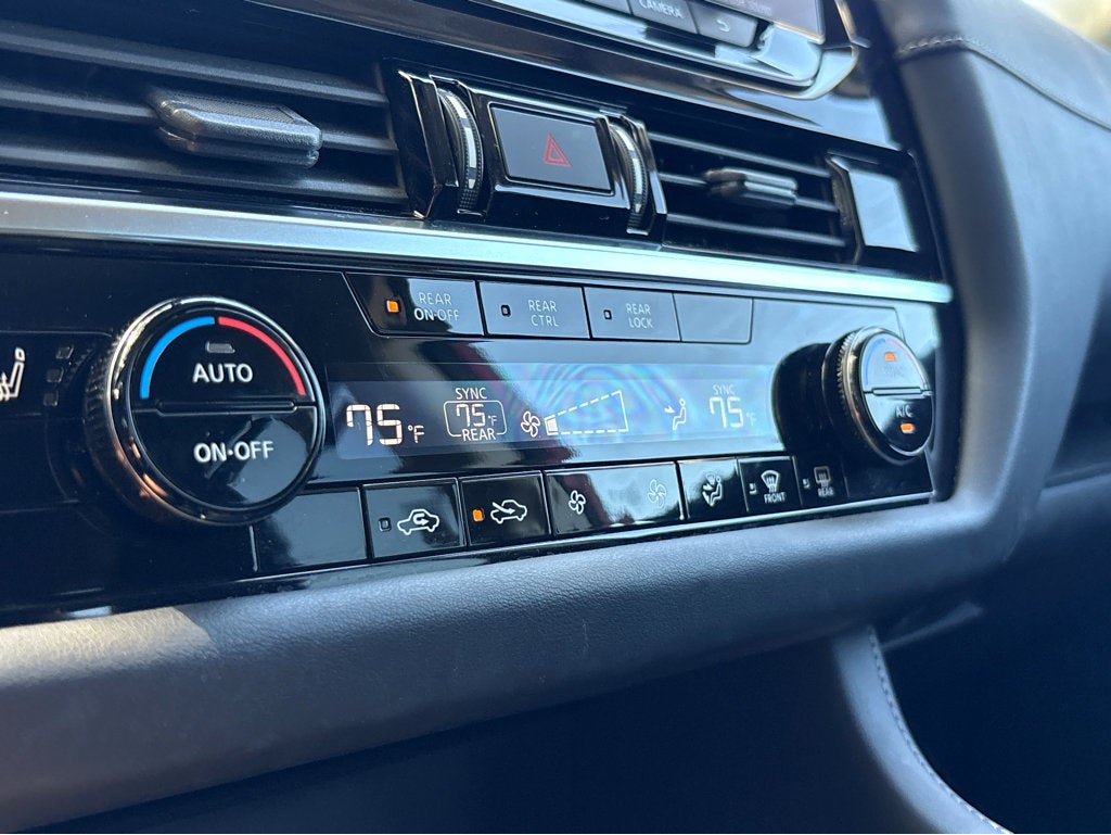 2023 Nissan Pathfinder SV