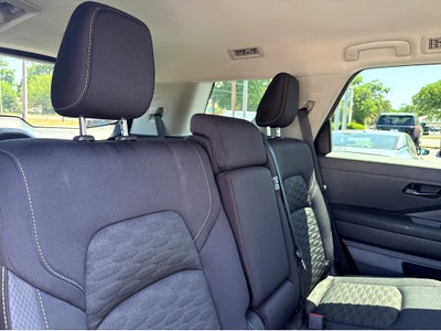 2023 Nissan Pathfinder SV