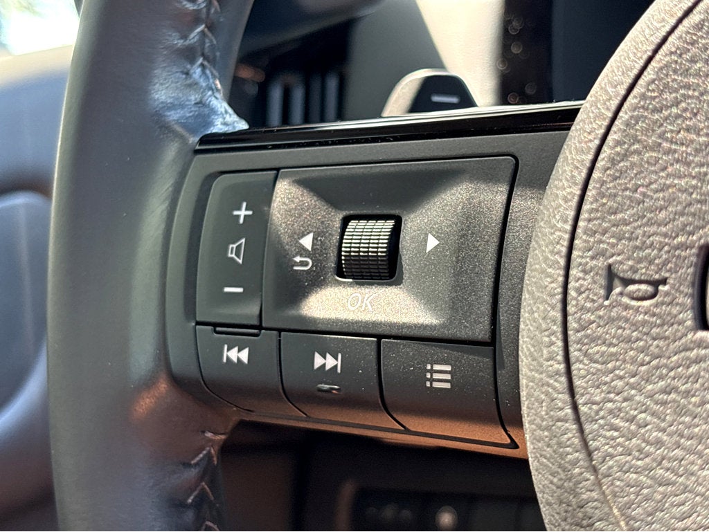 2023 Nissan Pathfinder SV