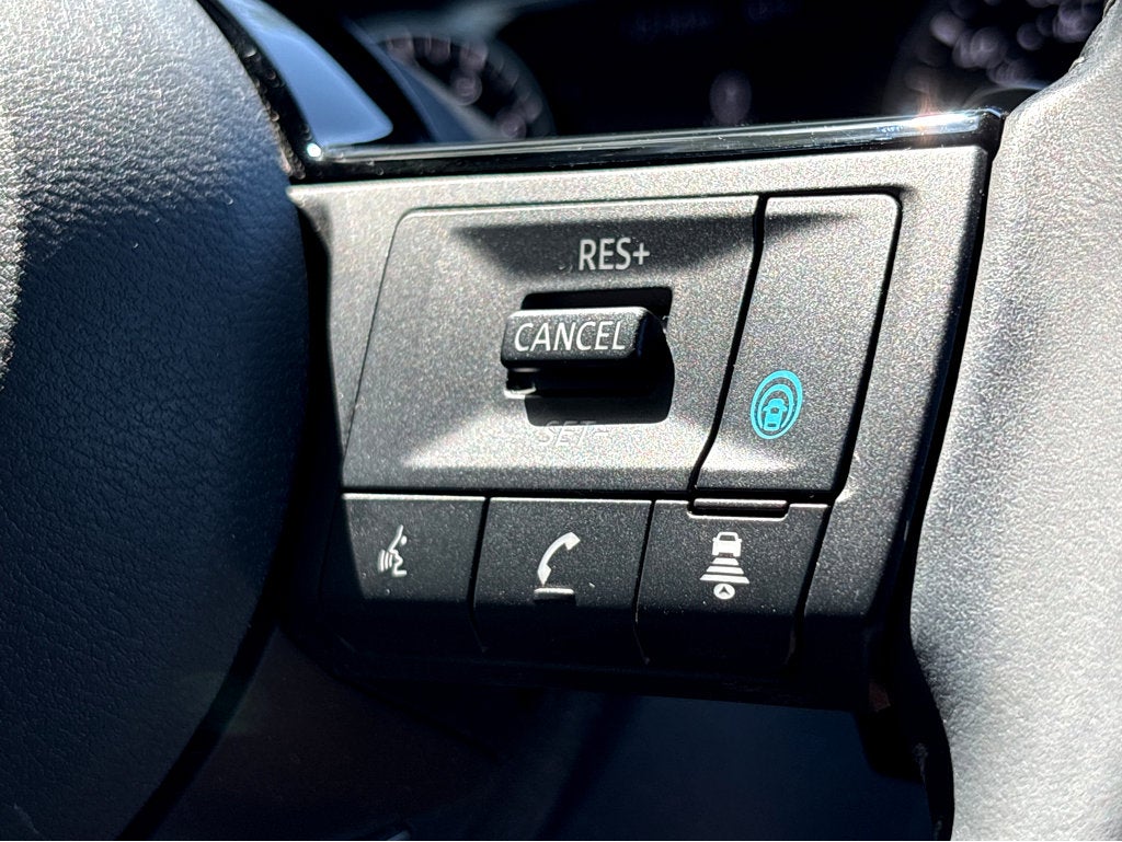 2023 Nissan Pathfinder SV