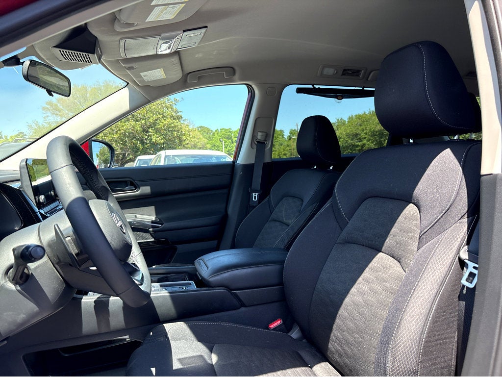 2023 Nissan Pathfinder SV