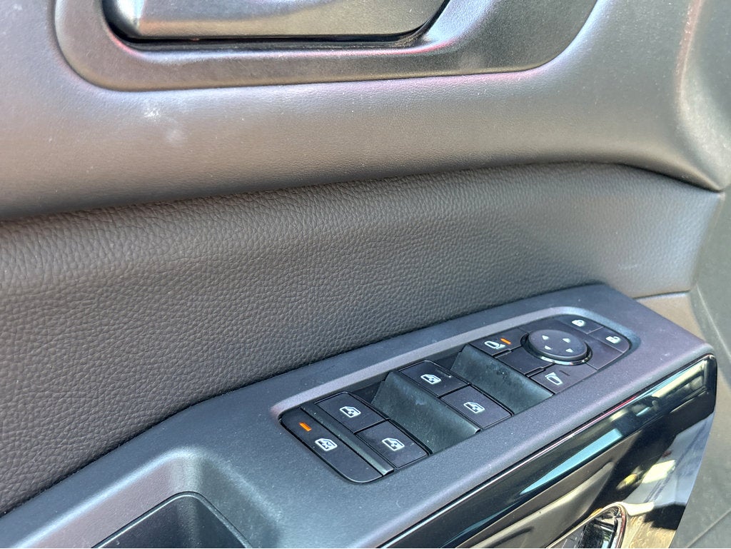 2023 Nissan Pathfinder SV