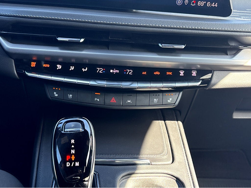 2024 Cadillac XT4 FWD Premium Luxury