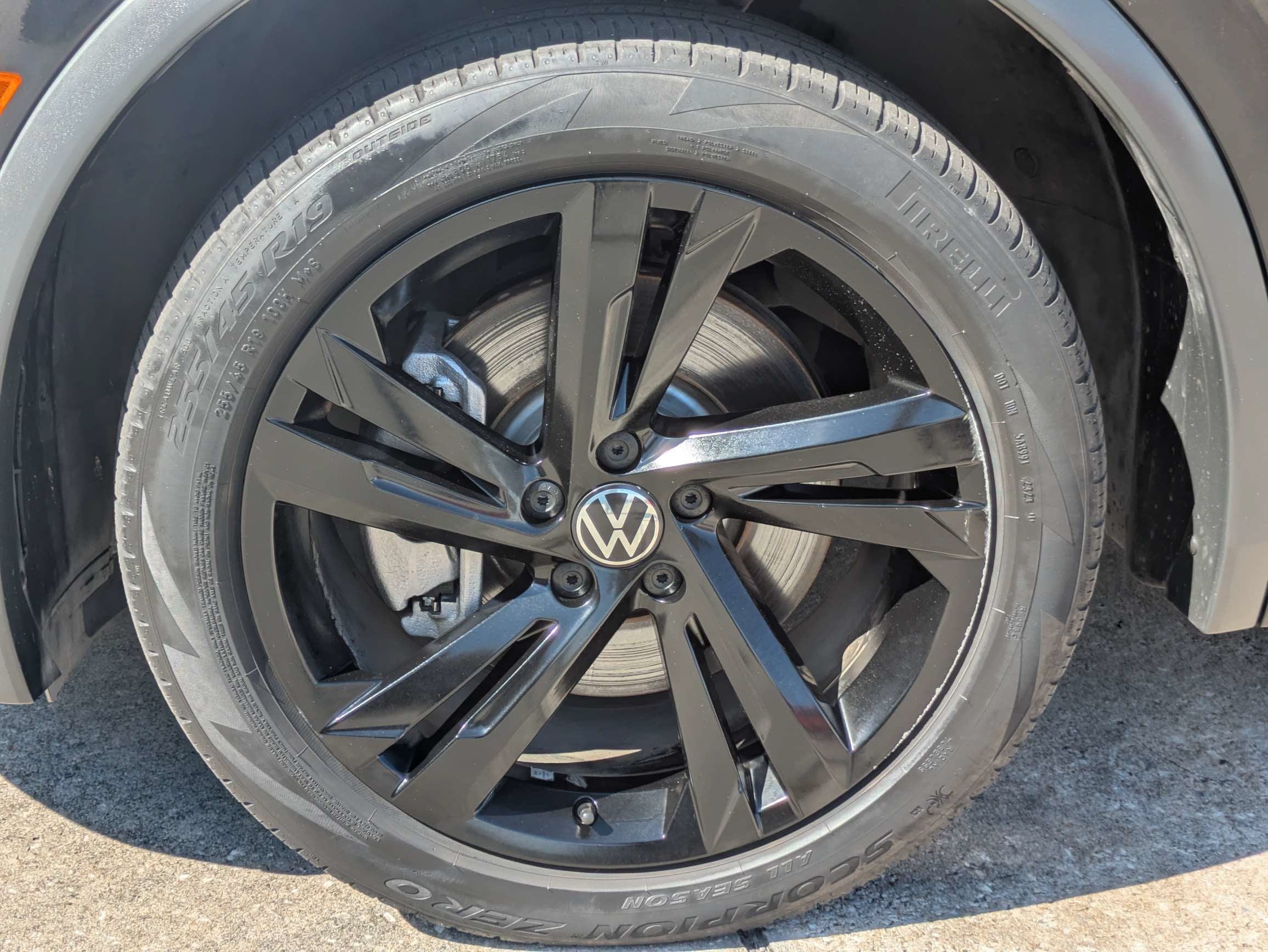2023 Volkswagen Tiguan SE R-Line Black