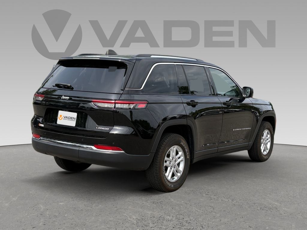 2023 Jeep Grand Cherokee Laredo 4x4