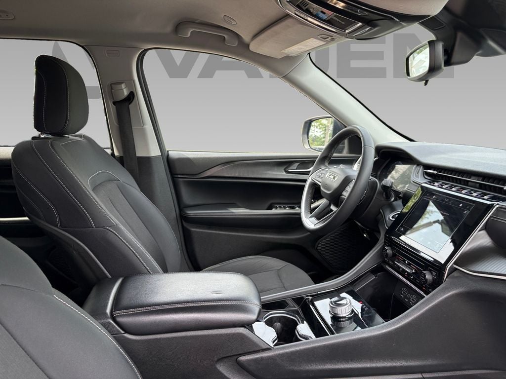 2023 Jeep Grand Cherokee Laredo 4x4
