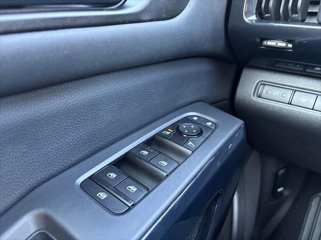 2025 Nissan Pathfinder SV FWD