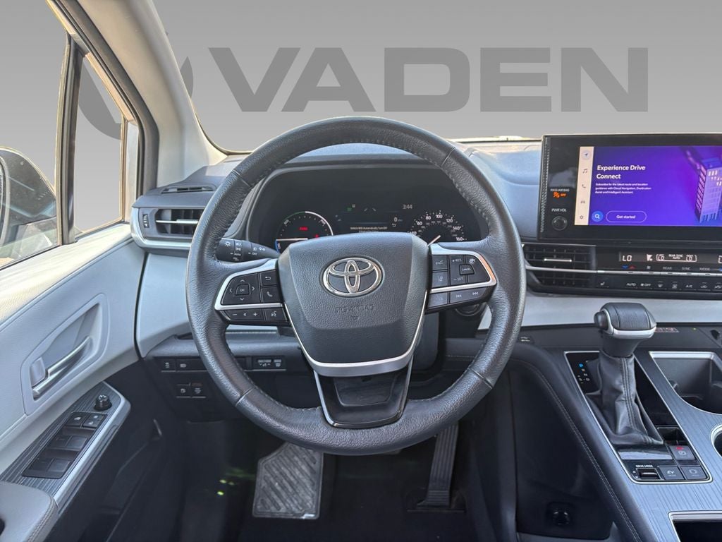 2025 Toyota Sienna XLE