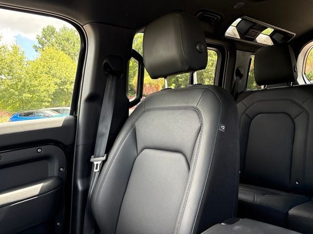 2025 Land Rover Defender 110 P300