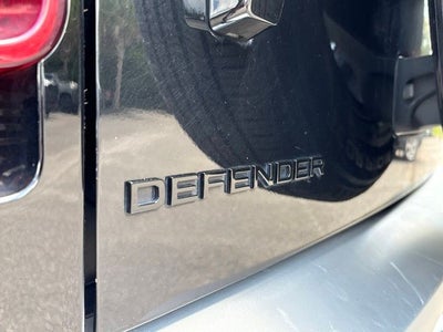 2025 Land Rover Defender 110 P300