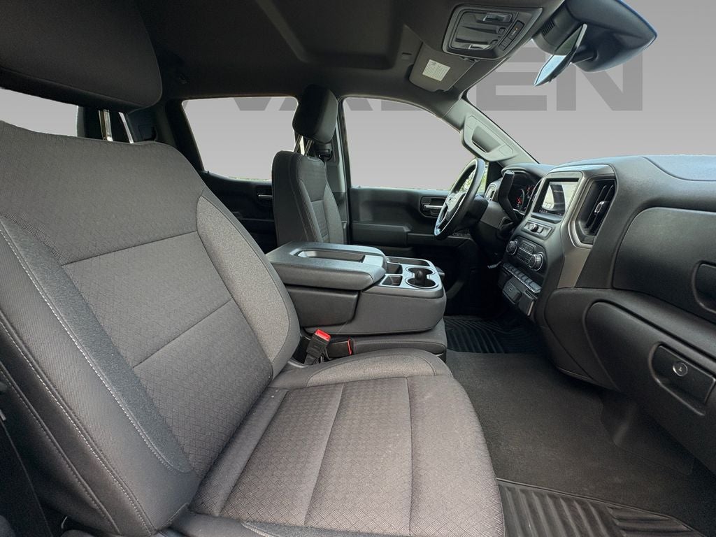 2025 Chevrolet Silverado Custom