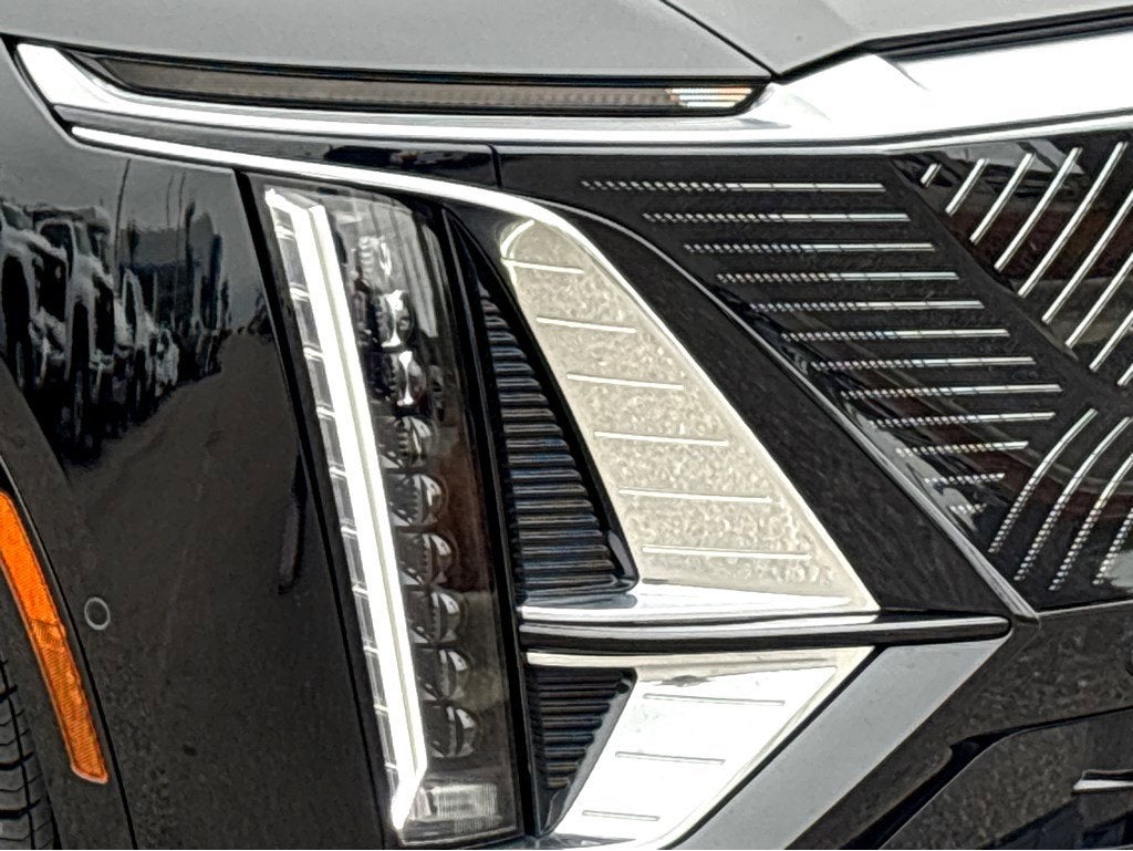 2025 Cadillac LYRIQ Luxury 2