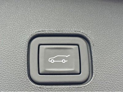 2025 Cadillac LYRIQ Luxury 2