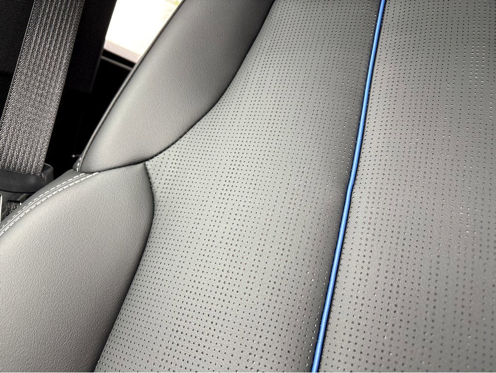 2025 Cadillac LYRIQ Luxury 2