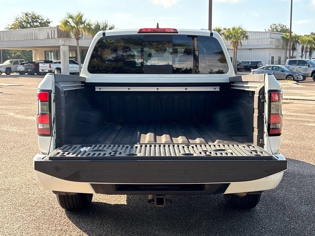 2025 Nissan Frontier Base