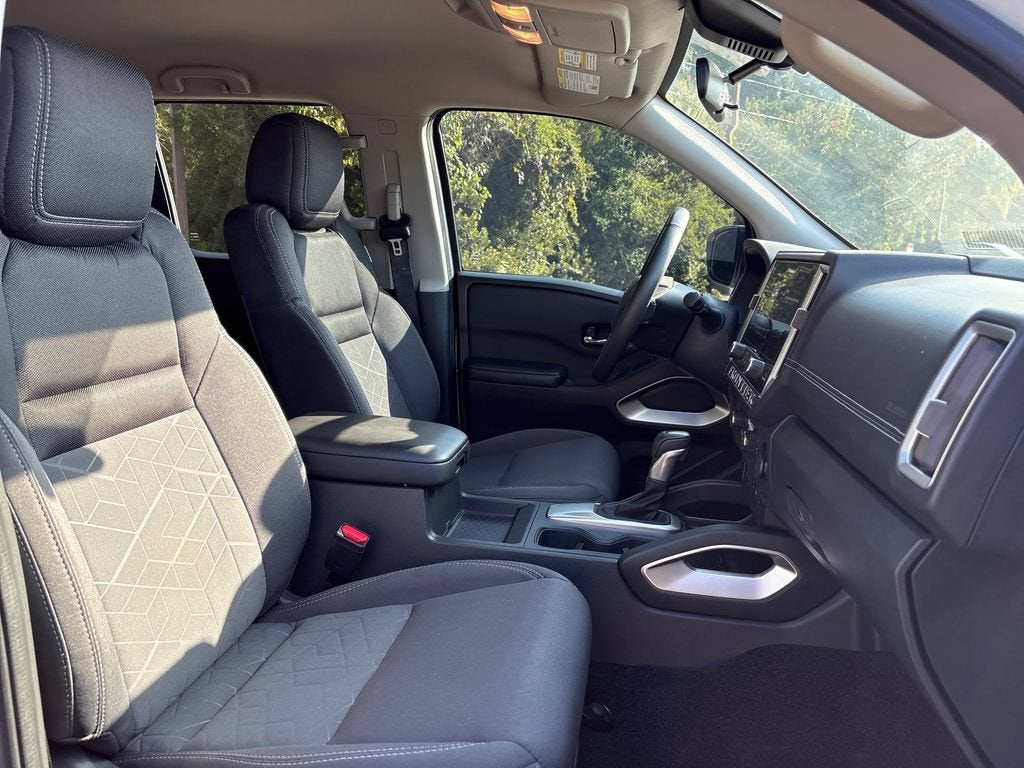 2025 Nissan Frontier Base