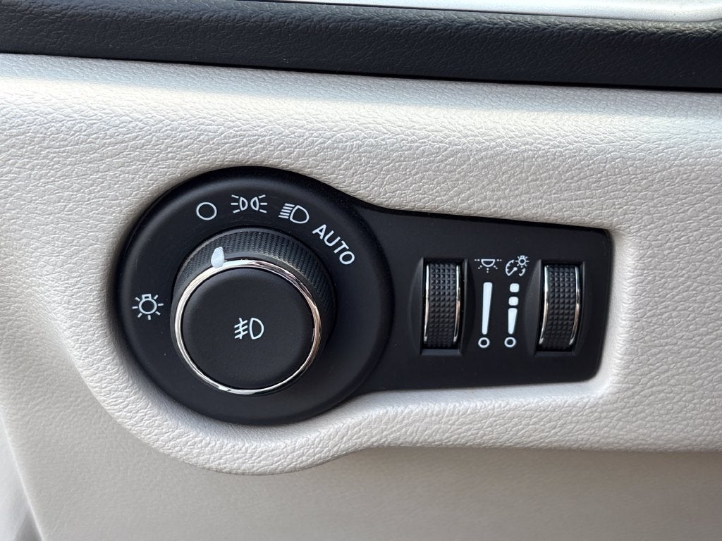 2024 Chrysler Pacifica Base