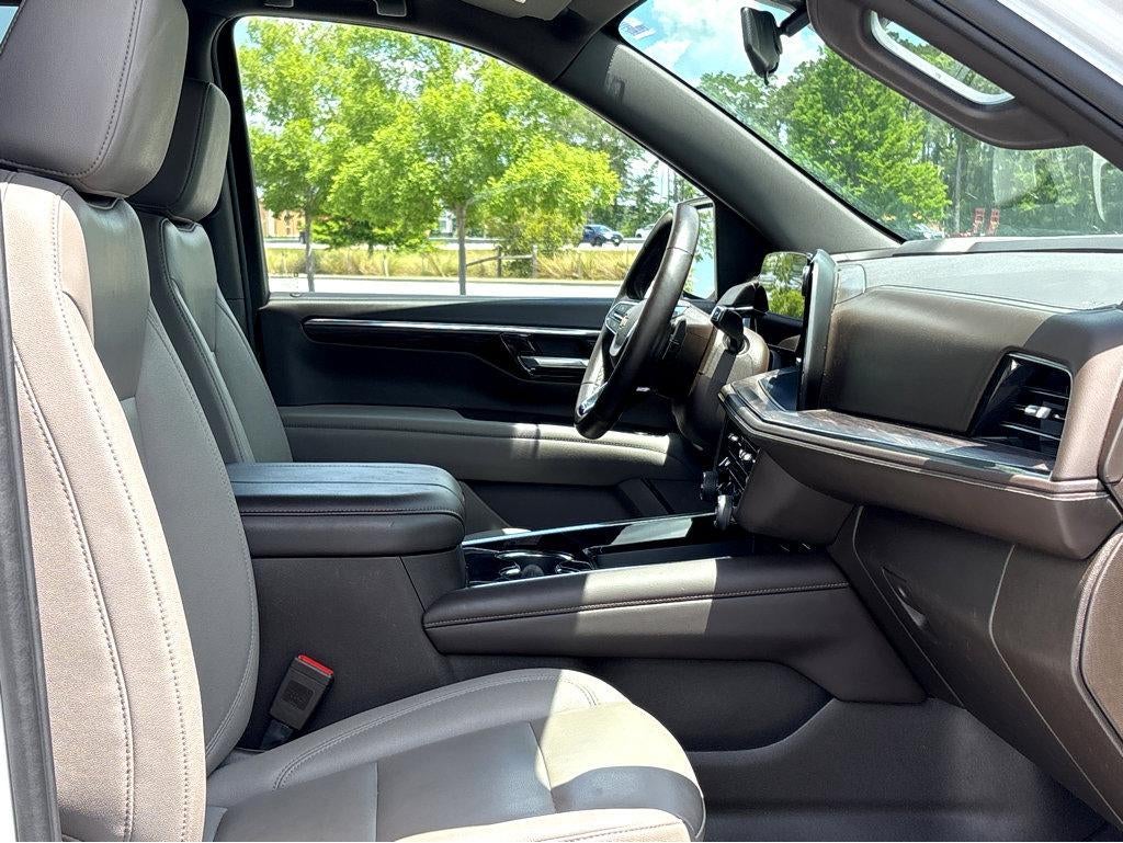 2025 Chevrolet Suburban LT