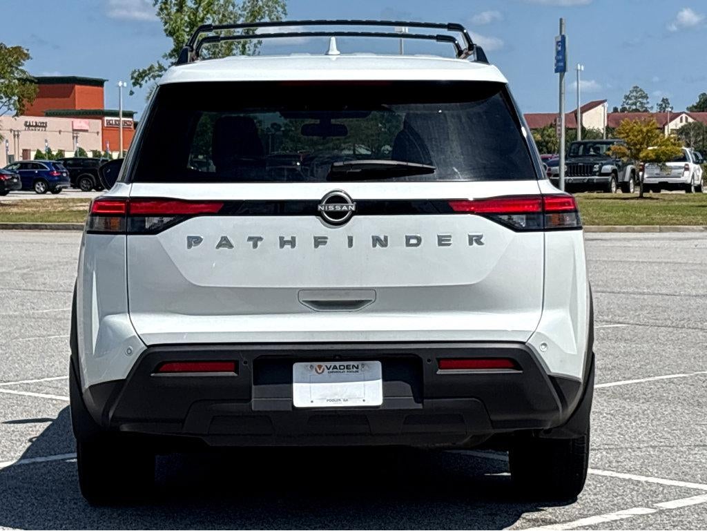 2025 Nissan Pathfinder SV
