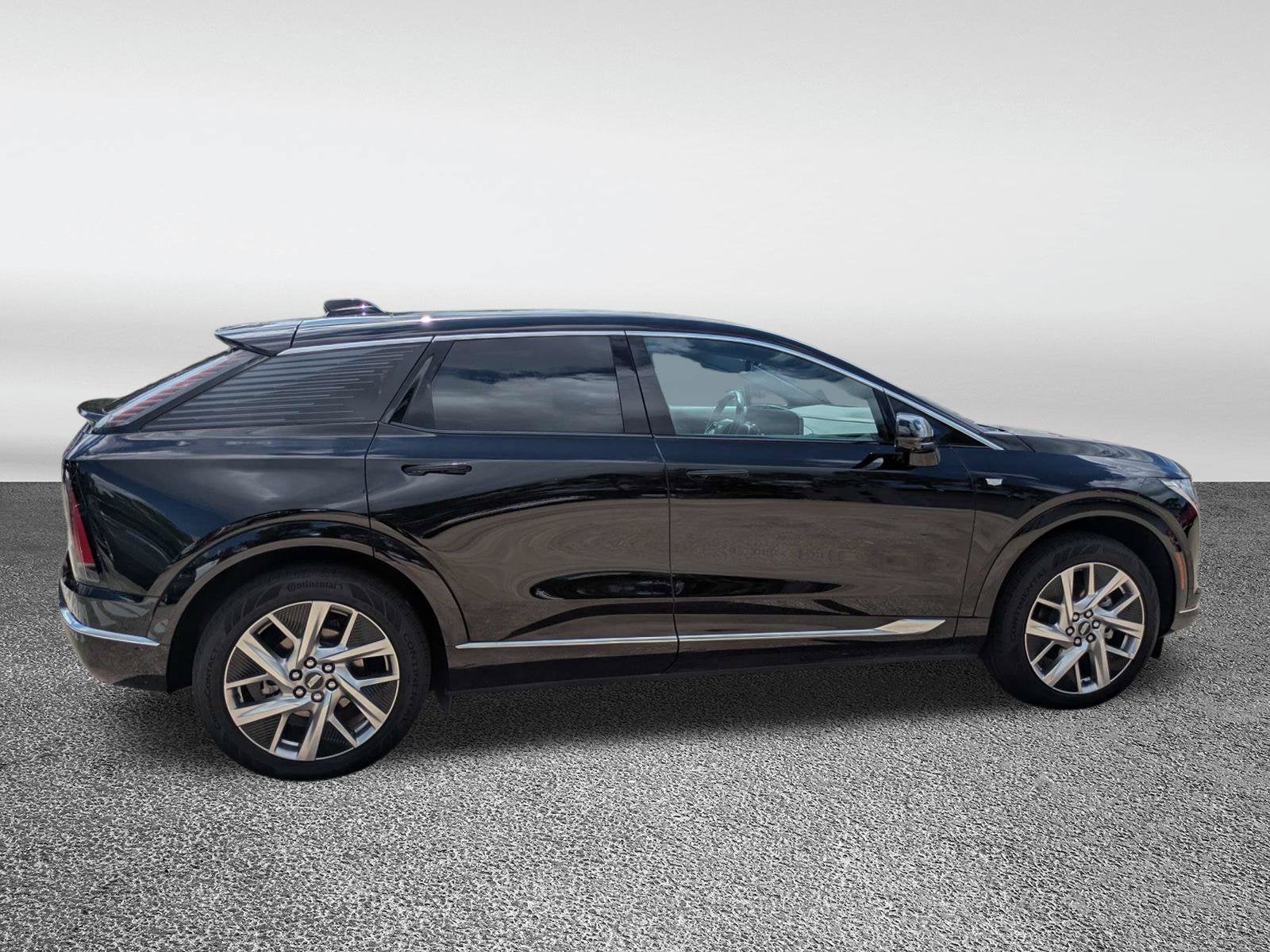 2025 Cadillac OPTIQ Luxury 2