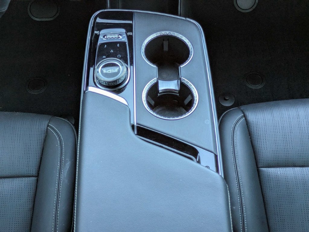 2024 Cadillac LYRIQ Luxury 1