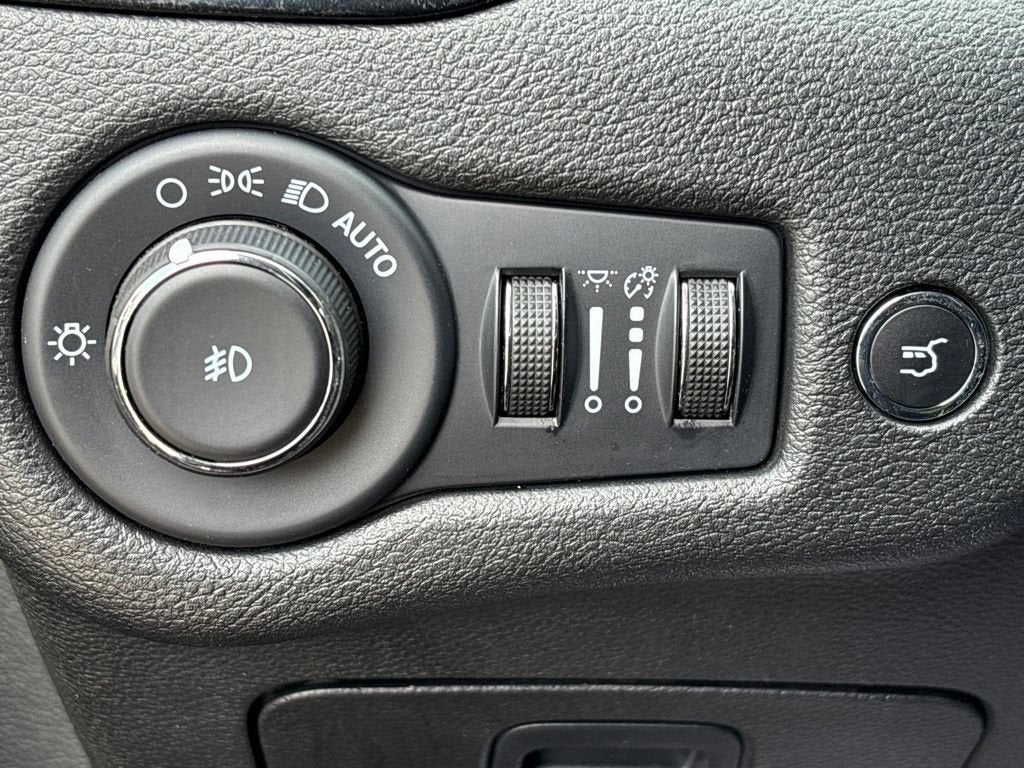 2023 Jeep Cherokee Altitude Lux